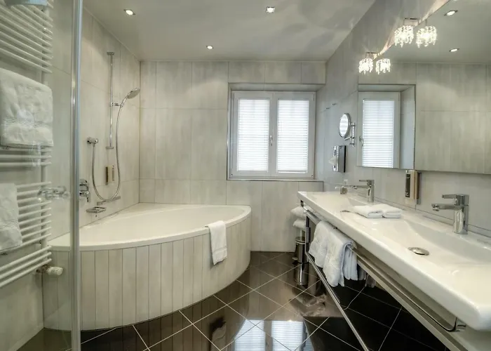 布里吉特酒店 4*